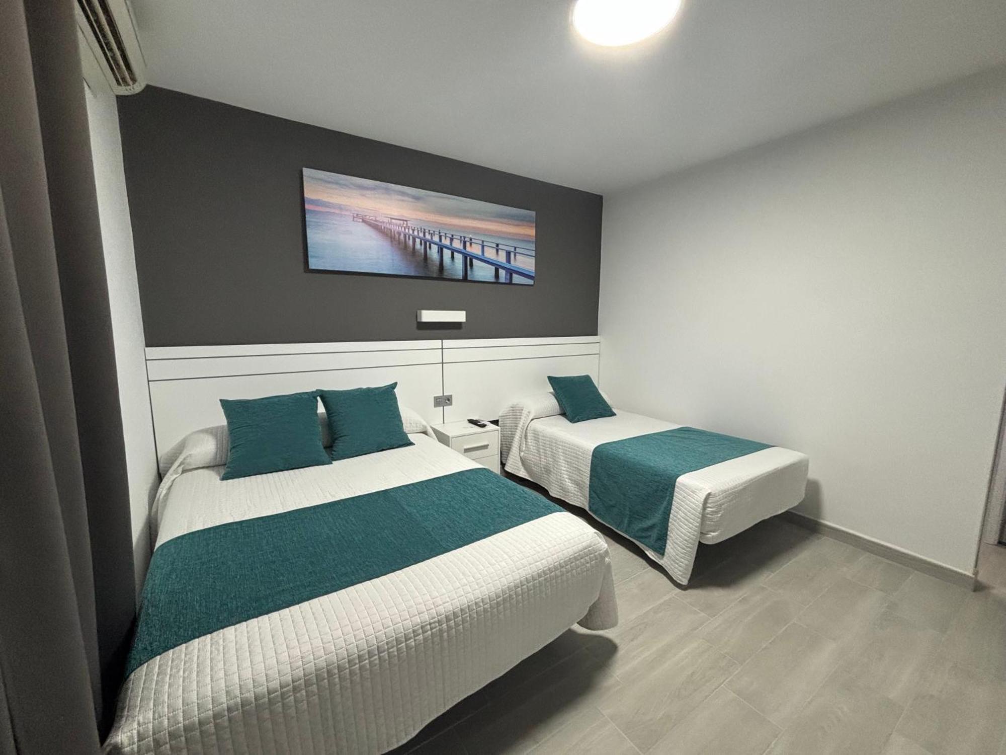 Hostal Los Mellizos Conil De La Frontera Bagian luar foto